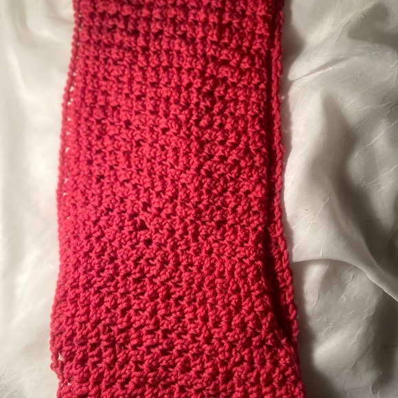 Handmade Chunky Knit Berry Infinity Scarf
New - Picture 14 of 16